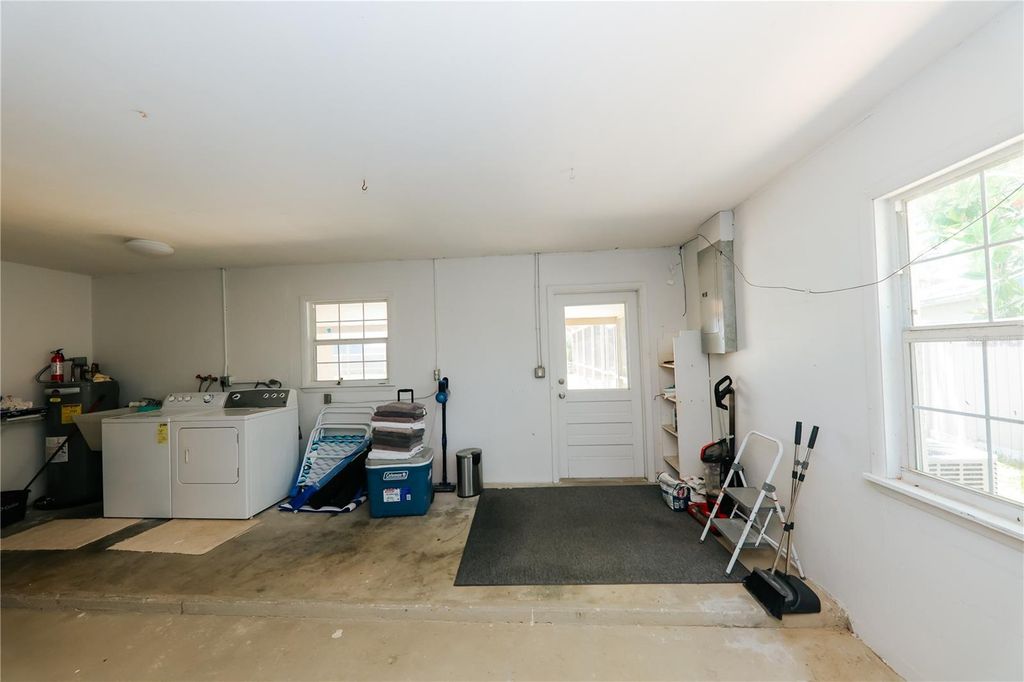 Image 29 of property listing at 5211 24TH AVENUE DRIVE W, Bradenton, FL 34209