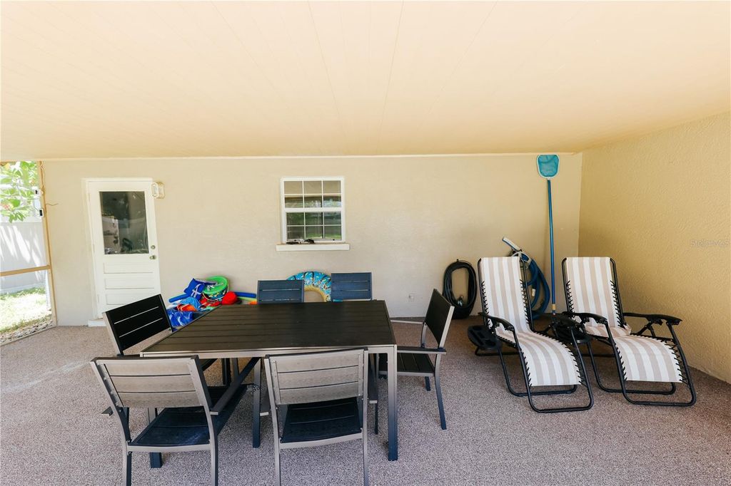 Image 32 of property listing at 5211 24TH AVENUE DRIVE W, Bradenton, FL 34209