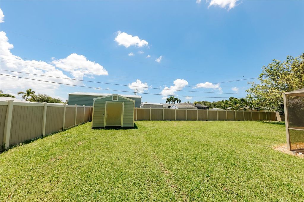 Image 34 of property listing at 5211 24TH AVENUE DRIVE W, Bradenton, FL 34209