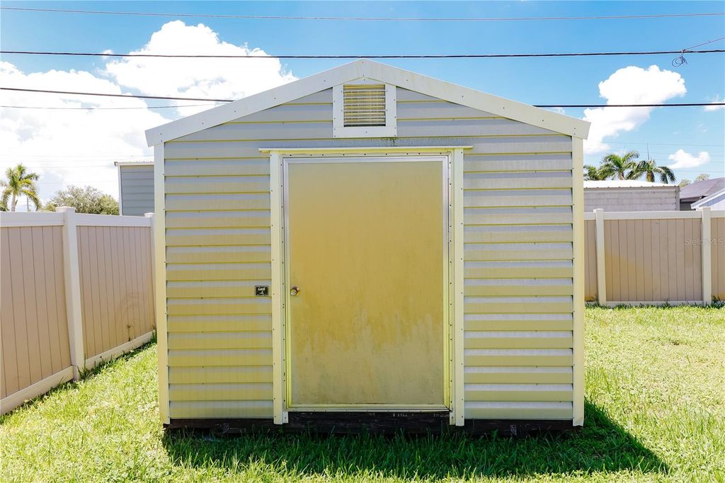 Image 35 of property listing at 5211 24TH AVENUE DRIVE W, Bradenton, FL 34209