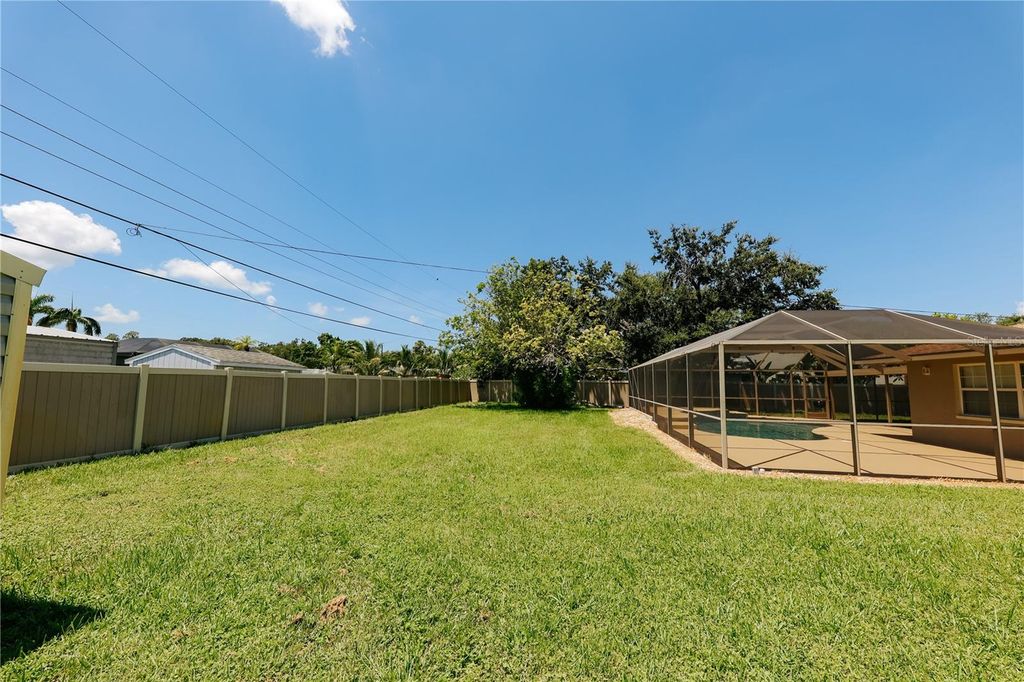 Image 38 of property listing at 5211 24TH AVENUE DRIVE W, Bradenton, FL 34209