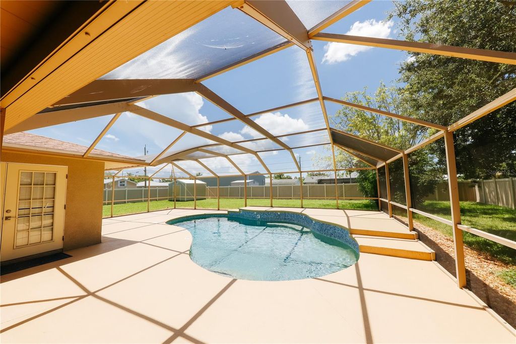 Image 39 of property listing at 5211 24TH AVENUE DRIVE W, Bradenton, FL 34209