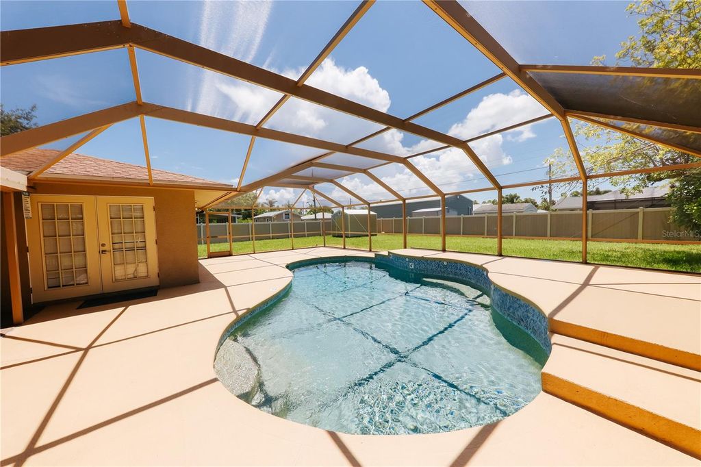 Image 40 of property listing at 5211 24TH AVENUE DRIVE W, Bradenton, FL 34209