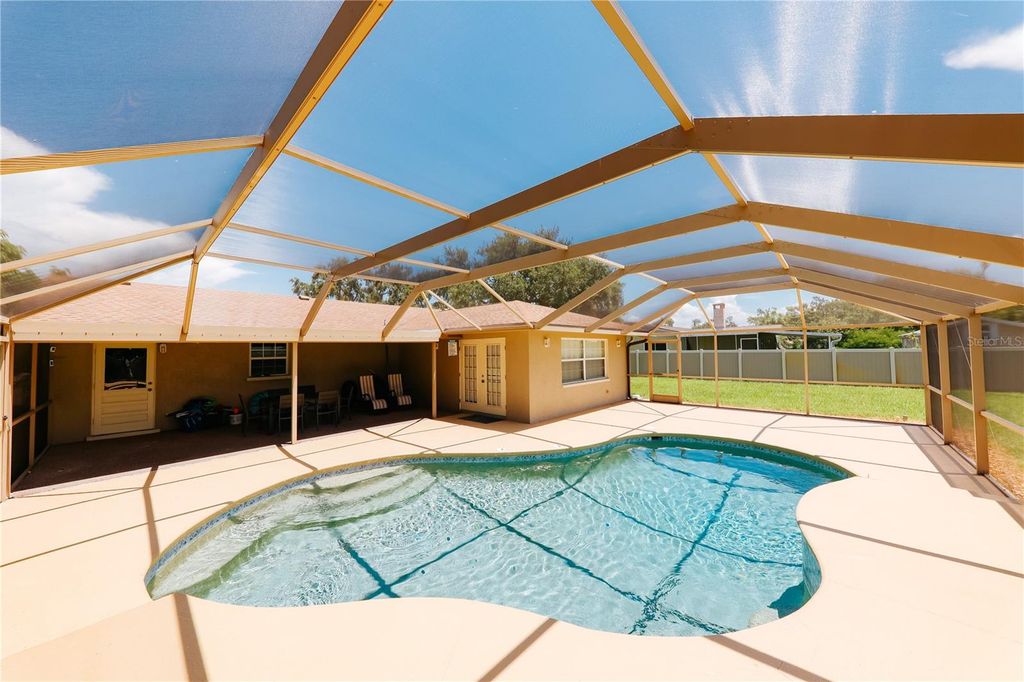 Image 41 of property listing at 5211 24TH AVENUE DRIVE W, Bradenton, FL 34209