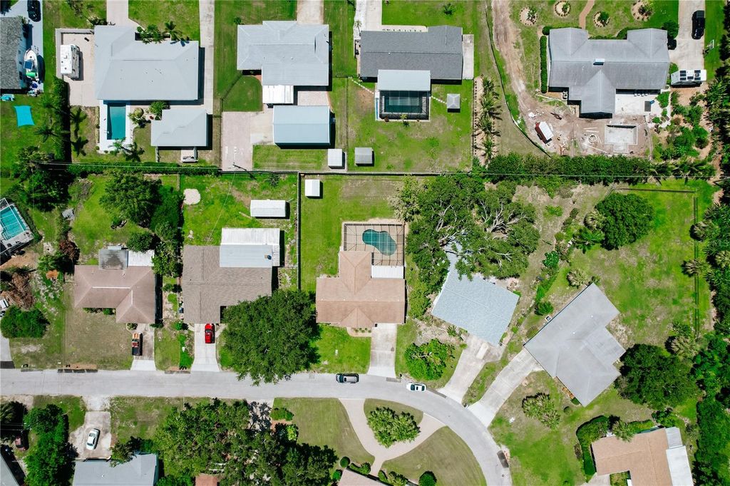 Image 44 of property listing at 5211 24TH AVENUE DRIVE W, Bradenton, FL 34209