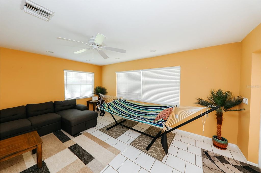 Image 7 of property listing at 5211 24TH AVENUE DRIVE W, Bradenton, FL 34209