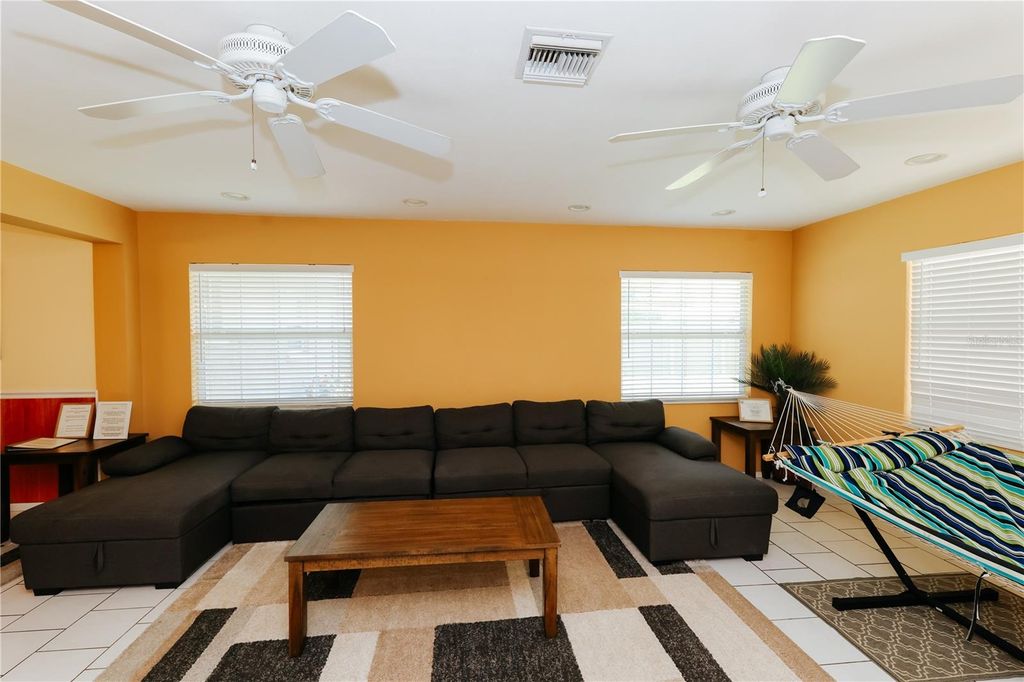 Image 8 of property listing at 5211 24TH AVENUE DRIVE W, Bradenton, FL 34209