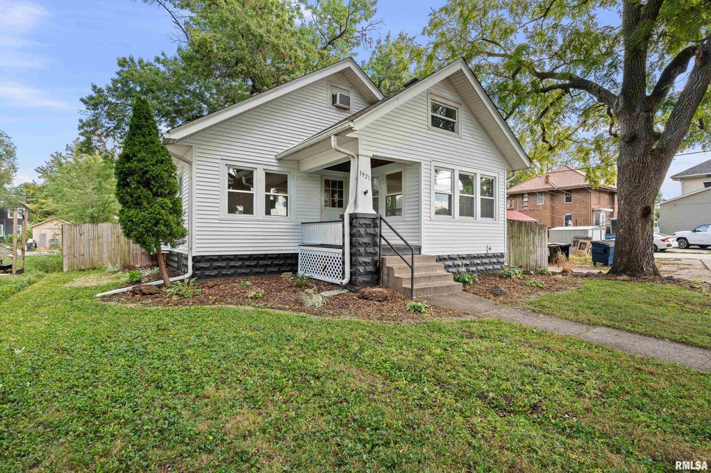 1921 LILLIE Avenue, Davenport, IA 52804
