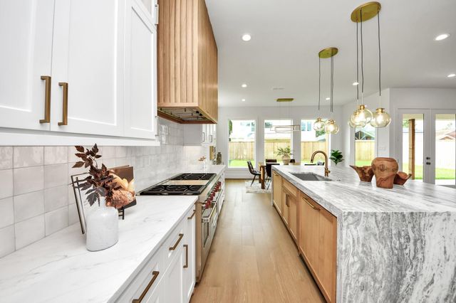 1721 Chantilly Lane, Houston, TX 77018
