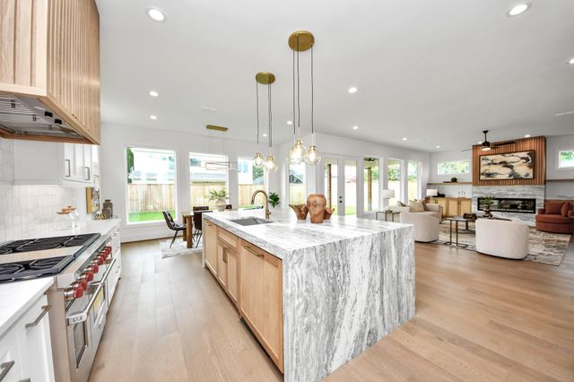 1721 Chantilly Lane, Houston, TX 77018