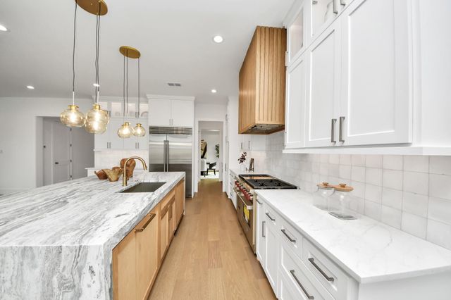 1721 Chantilly Lane, Houston, TX 77018
