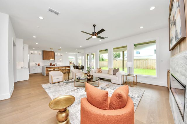 1721 Chantilly Lane, Houston, TX 77018