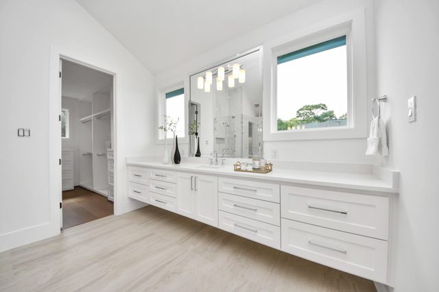 1721 Chantilly Lane, Houston, TX 77018