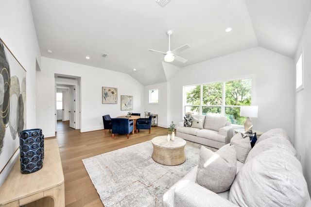 1721 Chantilly Lane, Houston, TX 77018