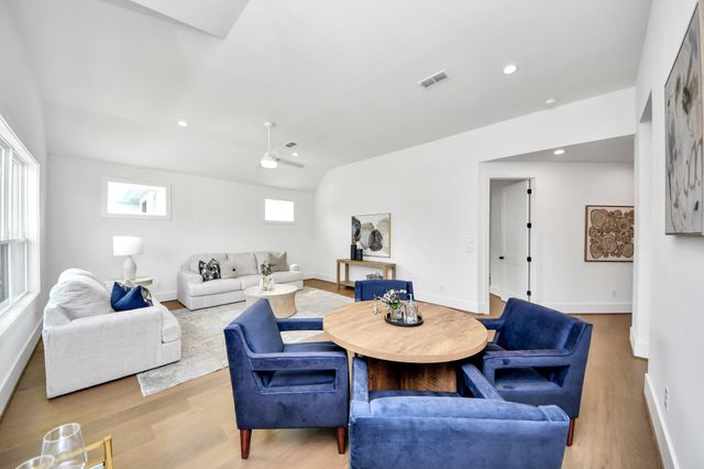 1721 Chantilly Lane, Houston, TX 77018