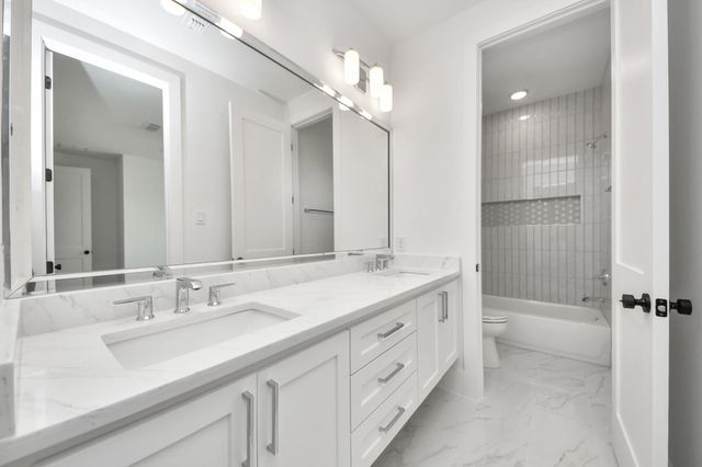1721 Chantilly Lane, Houston, TX 77018