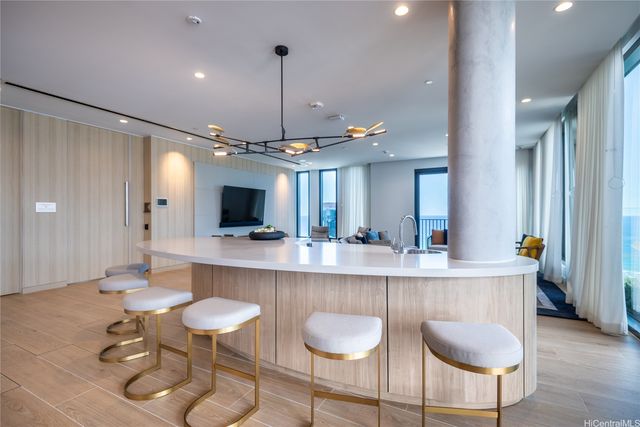 987 Queen Street 2104, Honolulu, HI 96814