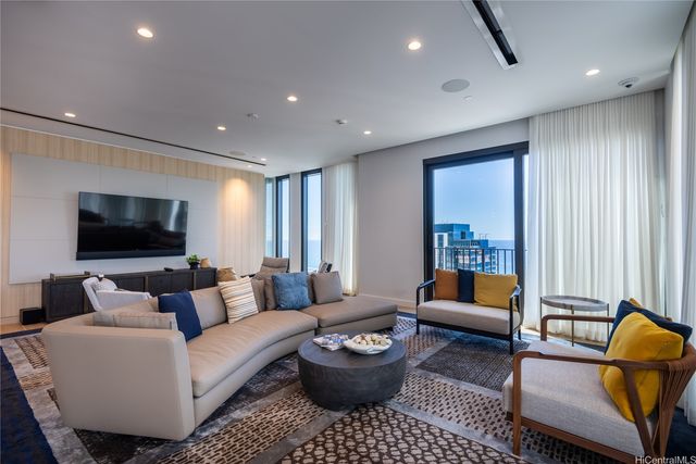 987 Queen Street 2104, Honolulu, HI 96814