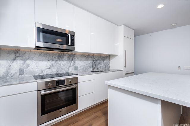 987 Queen Street 2104, Honolulu, HI 96814
