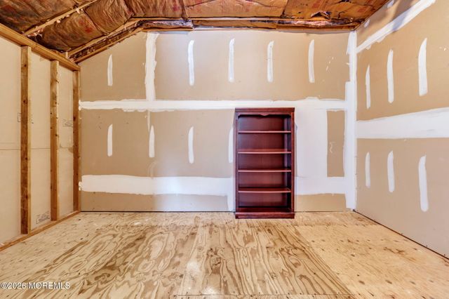 47 Madison Court, Tinton Falls, NJ 07712