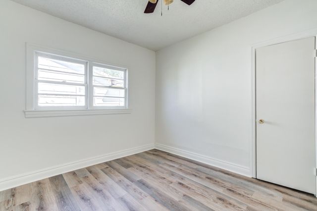 214 E 6th Street, Idalou, TX 79329