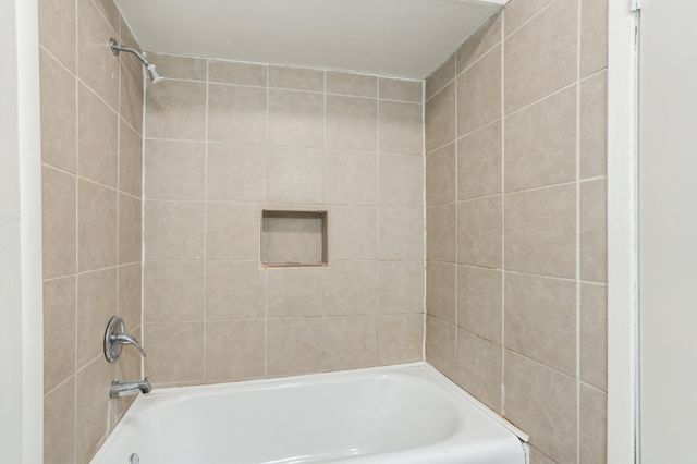 214 E 6th Street, Idalou, TX 79329