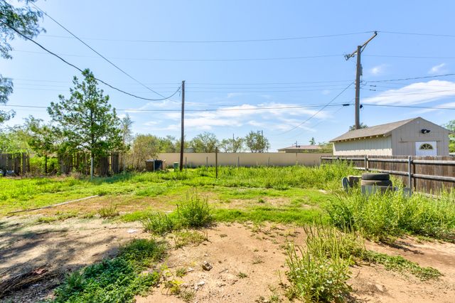 214 E 6th Street, Idalou, TX 79329