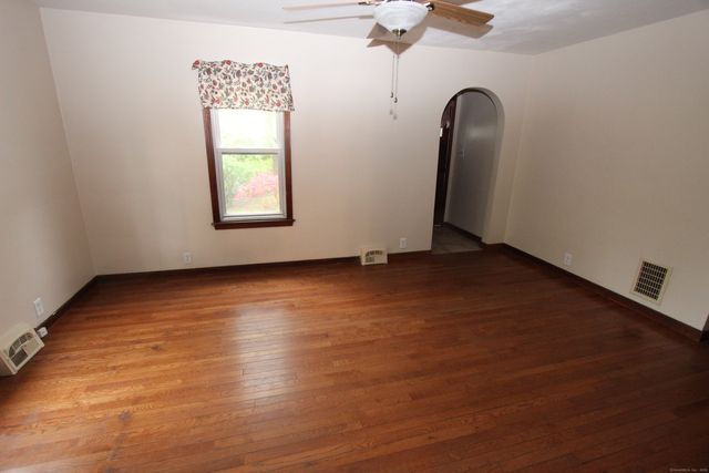 22 Brook Street, Seymour, CT 06483