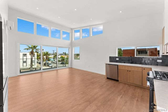 4052 Sequoia St, San Diego, CA 92109