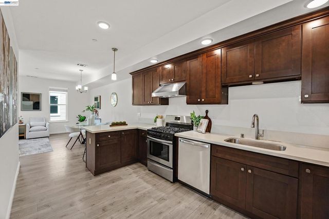 3816 Pioneer Ter, Fremont, CA 94555