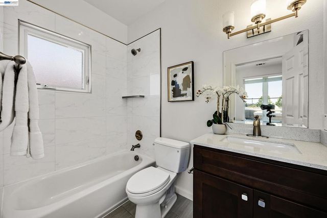 3816 Pioneer Ter, Fremont, CA 94555