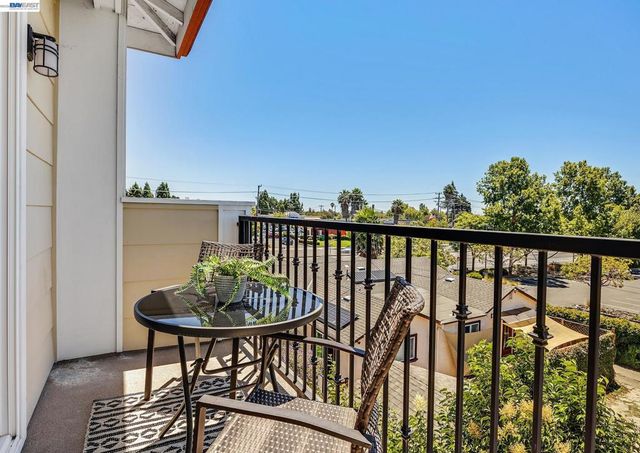3816 Pioneer Ter, Fremont, CA 94555