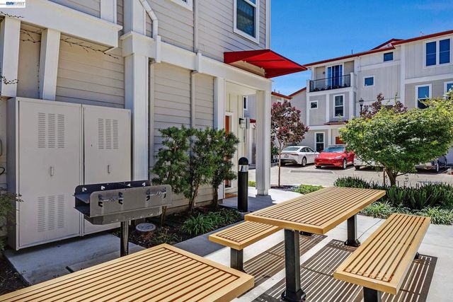 3816 Pioneer Ter, Fremont, CA 94555