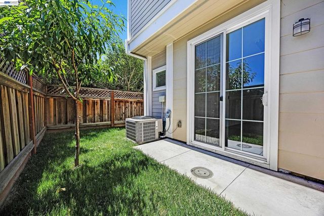 3816 Pioneer Ter, Fremont, CA 94555