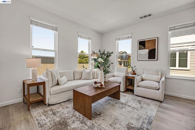 3816 Pioneer Ter, Fremont, CA 94555