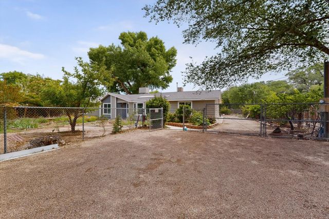 741 Garden Road SW, Albuquerque, NM 87105