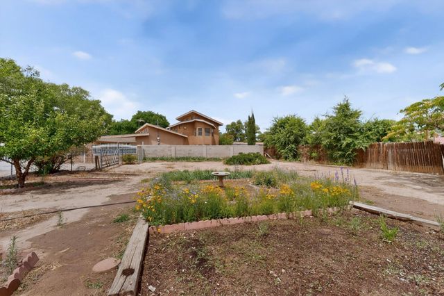 741 Garden Road SW, Albuquerque, NM 87105