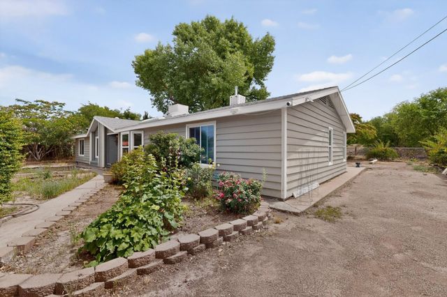 741 Garden Road SW, Albuquerque, NM 87105