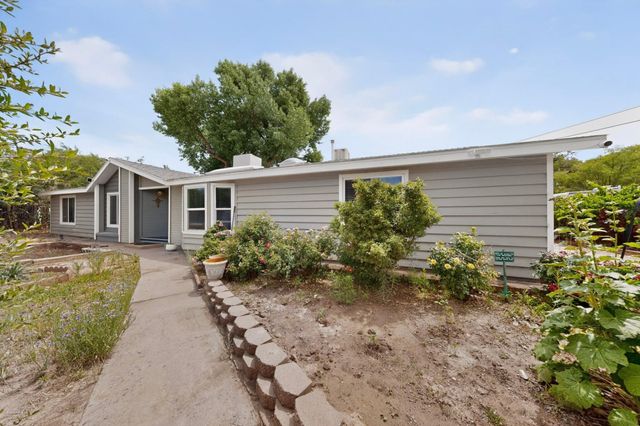 741 Garden Road SW, Albuquerque, NM 87105