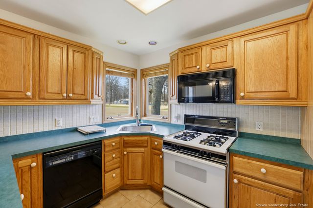 2306 James Avenue, Muskegon, MI 49442