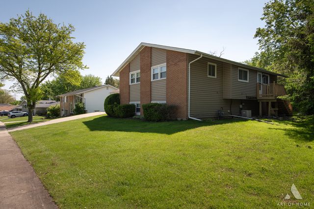 6425 Clark Drive, Woodridge, IL 60517