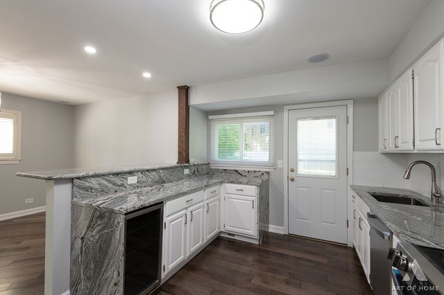 6425 Clark Drive, Woodridge, IL 60517