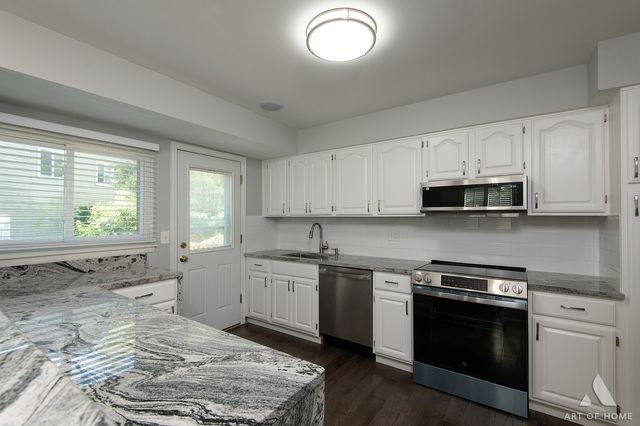 6425 Clark Drive, Woodridge, IL 60517