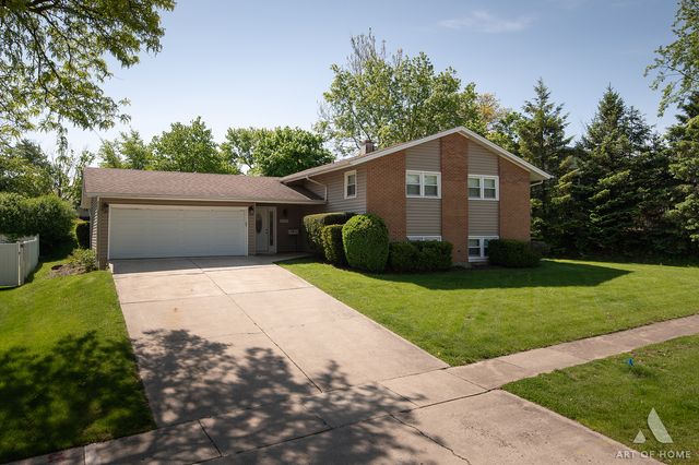 6425 Clark Drive, Woodridge, IL 60517