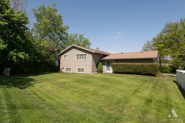 6425 Clark Drive, Woodridge, IL 60517