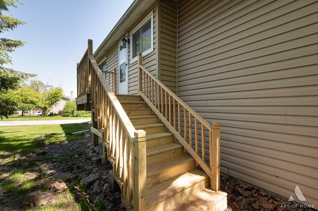 6425 Clark Drive, Woodridge, IL 60517