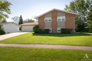 6425 Clark Drive, Woodridge, IL 60517