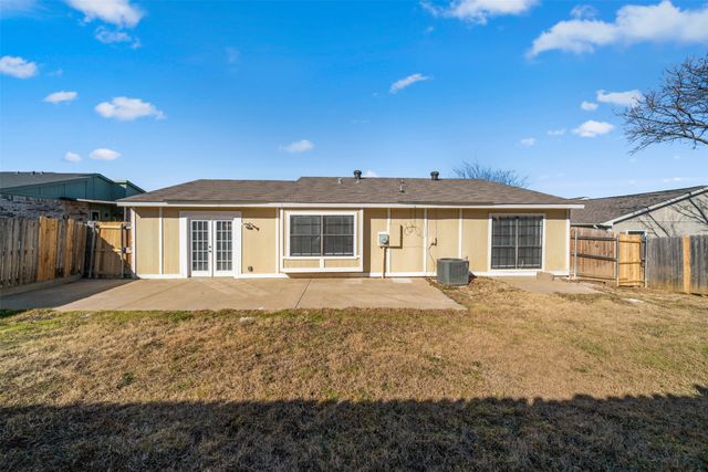 4221 Iola Avenue, The Colony, TX 75056