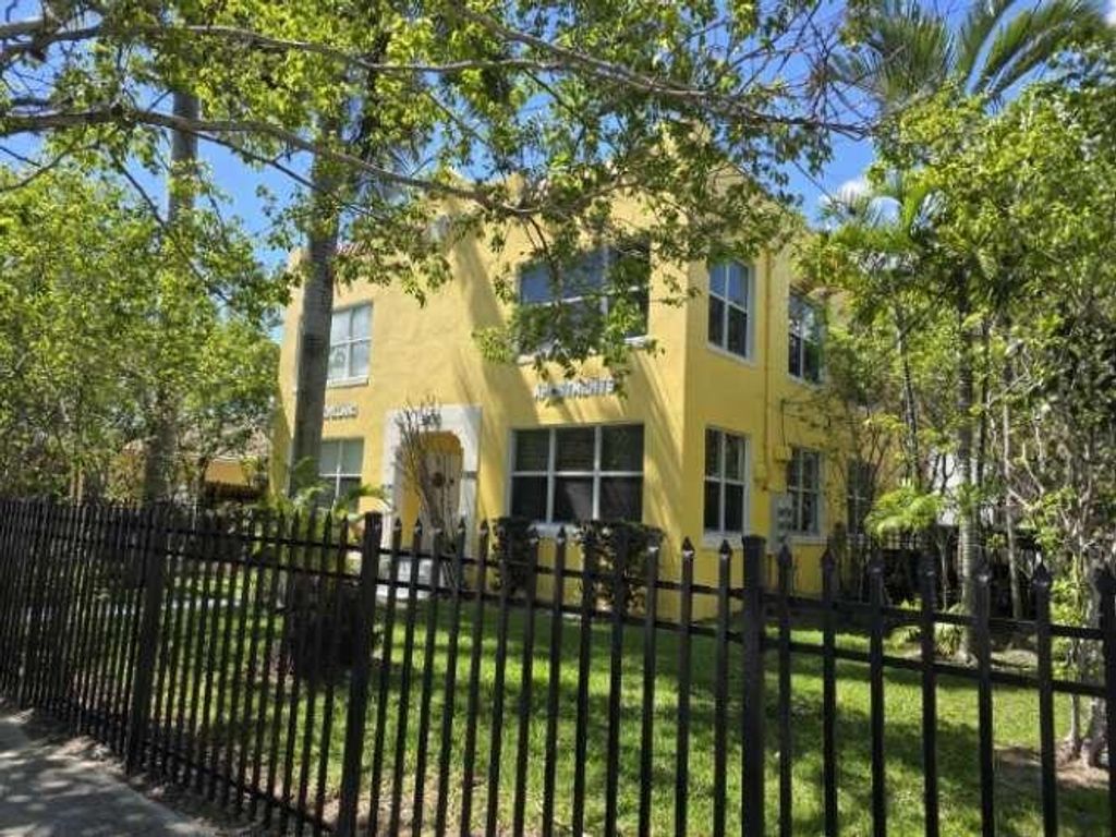 1000 SW 12th Court 3, Miami, FL 33135