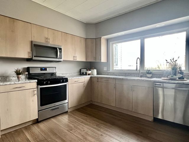 7113 Clarendon Hills Road, Darien, IL 60561